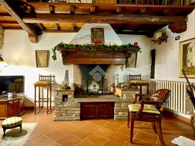 Casa indipendente in vendita a Barberino di Mugello FI