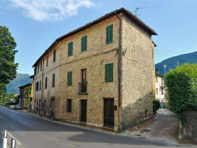Casa indipendente in vendita a Barga LU