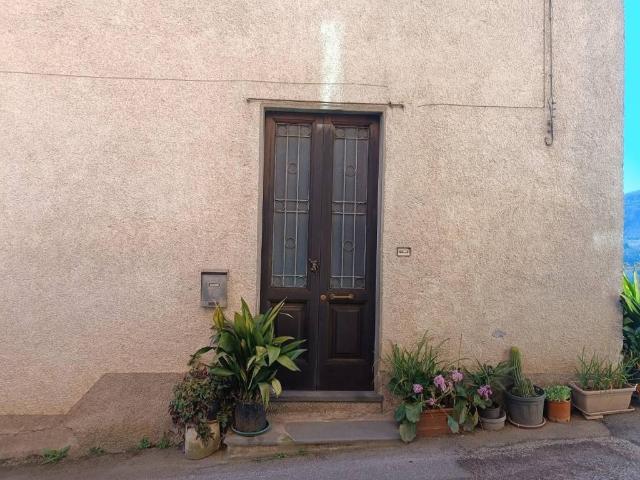Casa indipendente in vendita a Barga LU