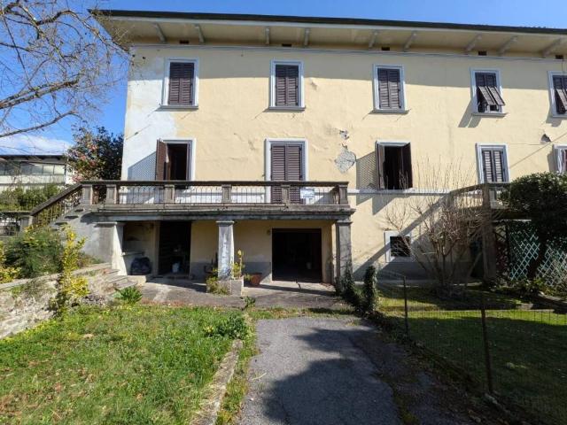 Casa indipendente in vendita a Barga LU