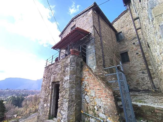 Casa indipendente in vendita a Barga LU