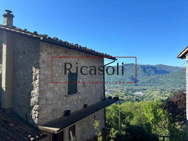 Casa indipendente in vendita a Barga LU