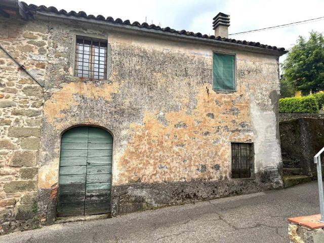 Casa indipendente in vendita a Barga LU