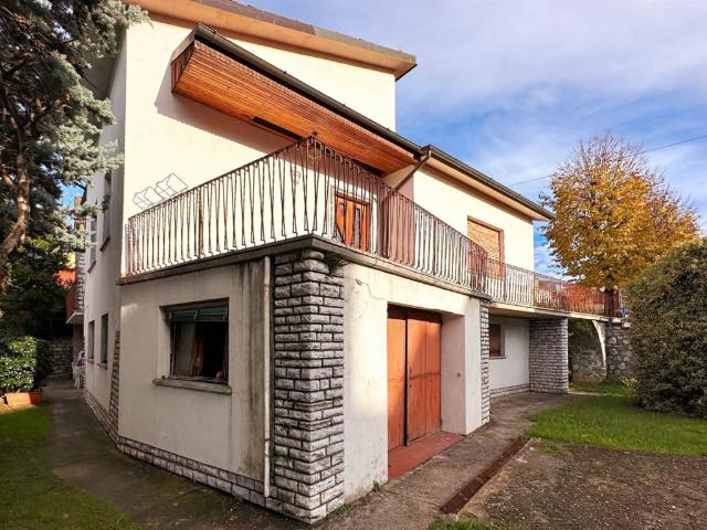 Casa indipendente in vendita a Barga LU