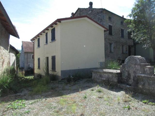 Casa indipendente in vendita a Bardi PR