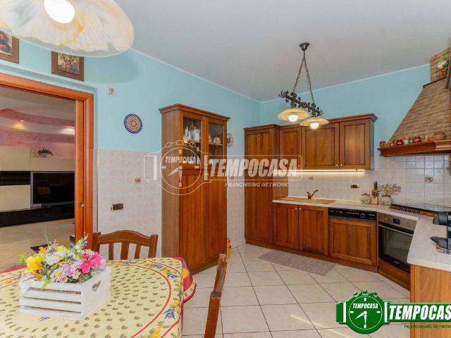 Casa indipendente in vendita a Bareggio MI