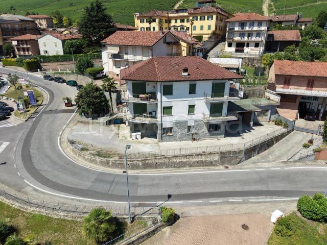 Casa indipendente in vendita a Barolo piazza Colbert, 8