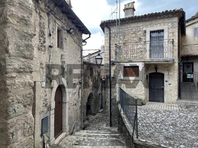 Casa indipendente in vendita a Barrea AQ