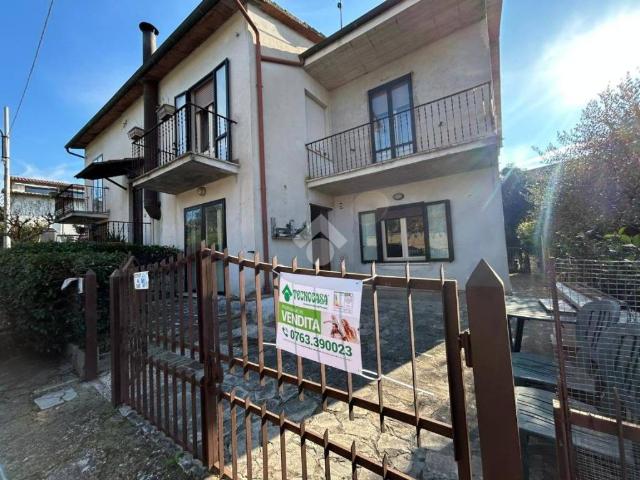 Casa indipendente in vendita a Baschi TR
