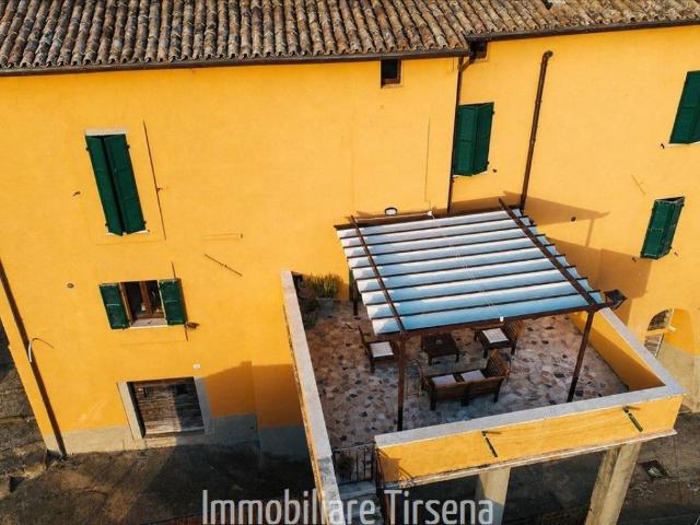 Casa indipendente in vendita a Baschi TR