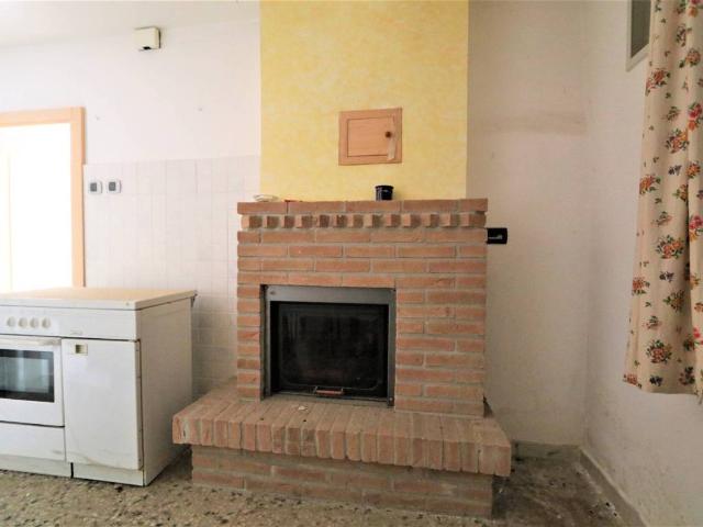 Casa indipendente in vendita a Basciano TE