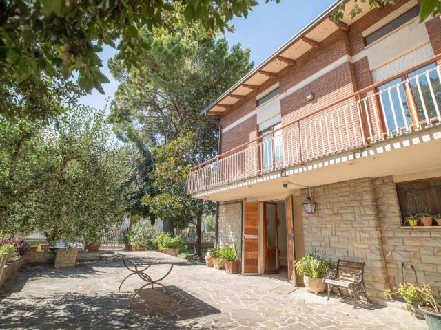 Casa indipendente in vendita a Bastia Umbra PG