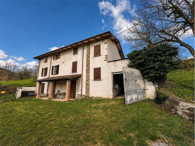 Casa indipendente in vendita a Bettola PC