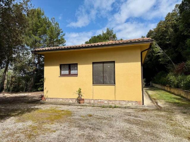 Casa indipendente in vendita a Bettona PG