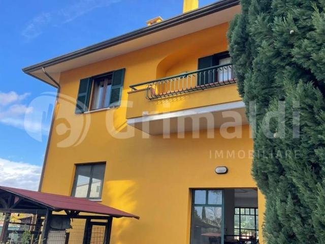Casa indipendente in vendita a Bettona PG