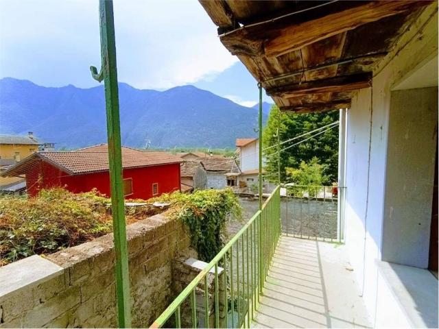 Casa indipendente in vendita a Beura Cardezza VB