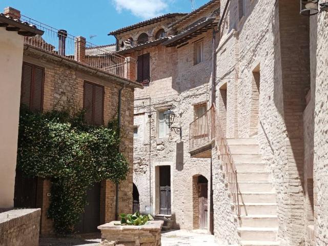 Casa indipendente in vendita a Bevagna PG