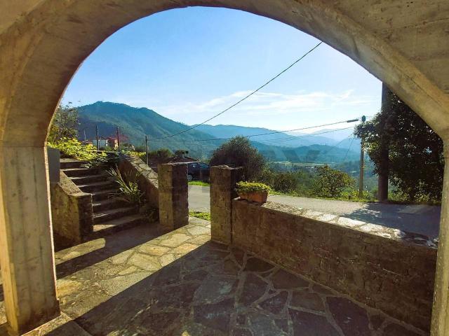 Casa indipendente in vendita a Beverino