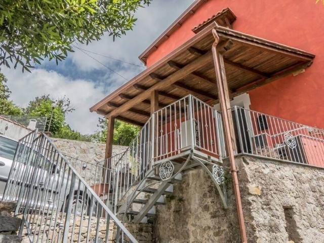 Casa indipendente in vendita a Beverino SP