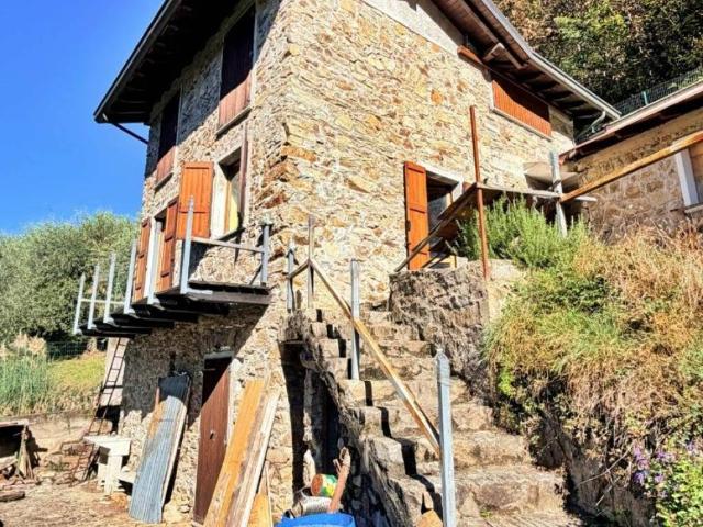 Casa indipendente in vendita a Bellano LC