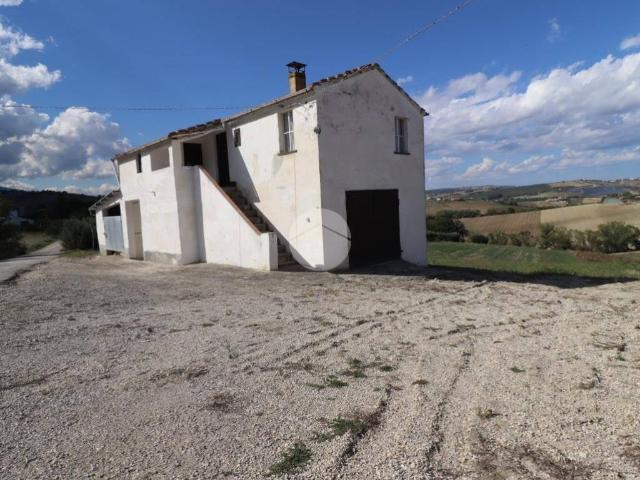 Casa indipendente in vendita a Bellante TE