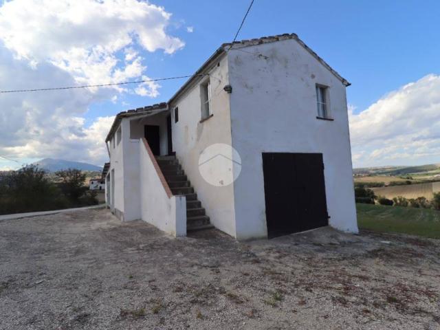 Casa indipendente in vendita a Bellante TE