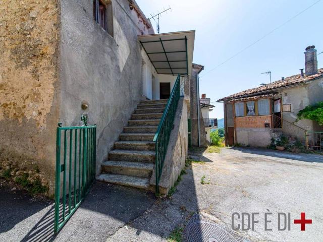 Casa indipendente in vendita a Belmonte in Sabina RI
