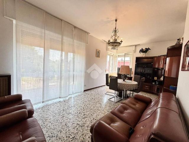 Casa indipendente in vendita a Bernate, Casnate con Bernate