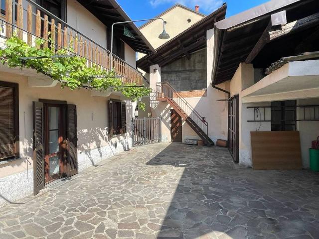 Casa indipendente in vendita a Besana in Brianza MB