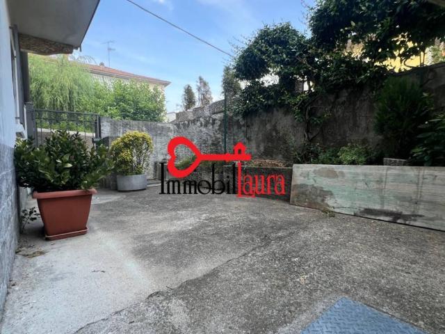 Casa indipendente in vendita a Besano VA