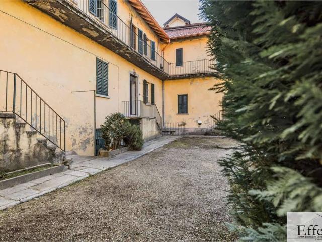 Casa indipendente in vendita a Besozzo VA