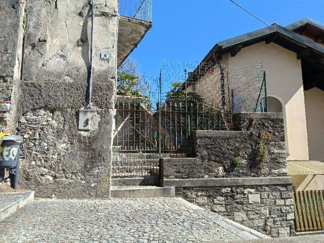 Casa indipendente in vendita a Besozzo VA