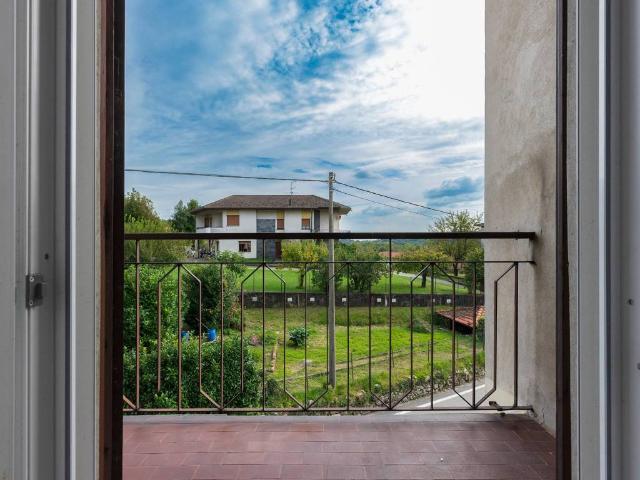 Casa indipendente in vendita a Besozzo VA