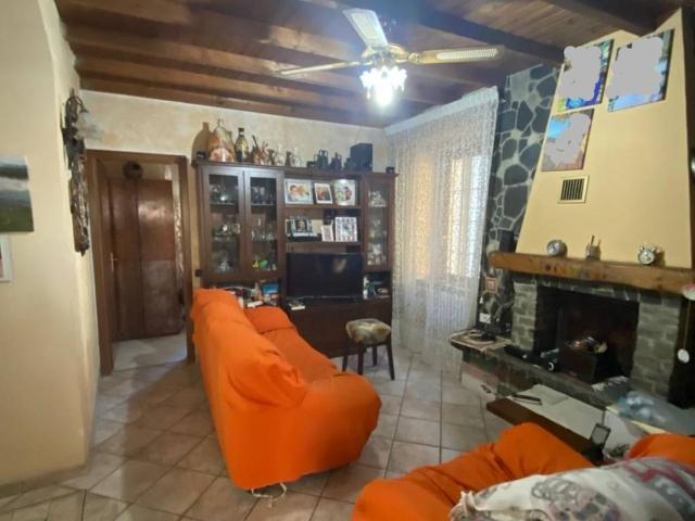 Casa indipendente in vendita a Besozzo VA