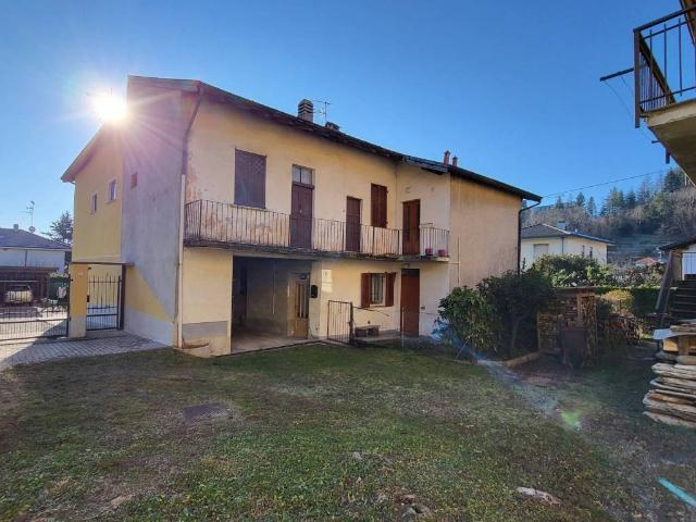 Casa indipendente in vendita a Besozzo VA