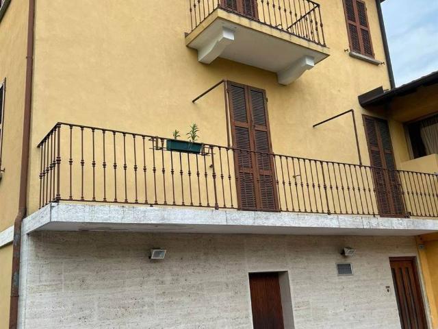Casa indipendente in vendita a Besozzo VA