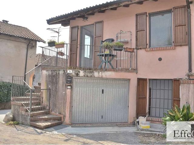 Casa indipendente in vendita a Besozzo VA