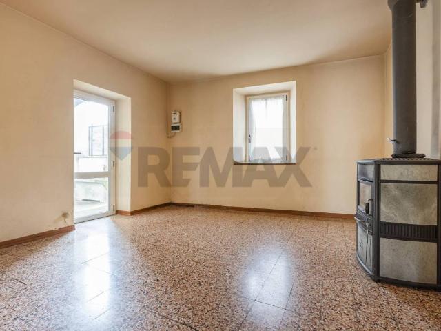 Casa indipendente in vendita a Besozzo VA