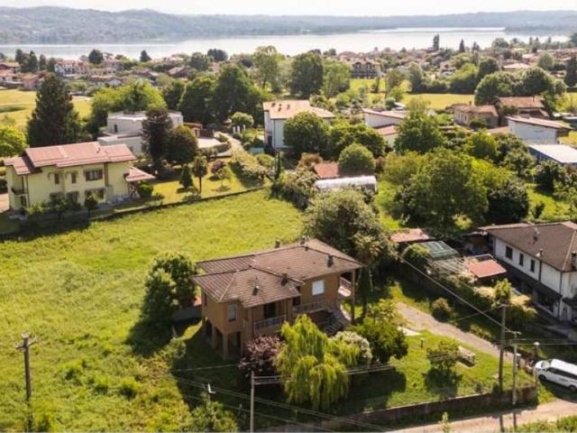 Casa indipendente in vendita a Biandronno VA