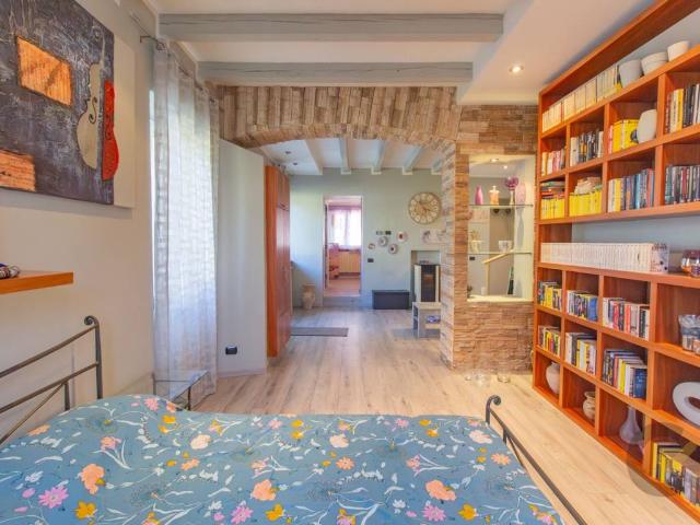 Casa indipendente in vendita a Biandronno VA
