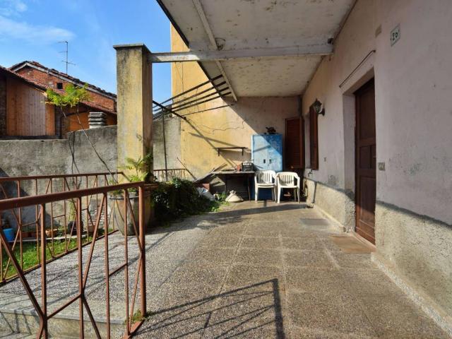 Casa indipendente in vendita a Biandronno VA