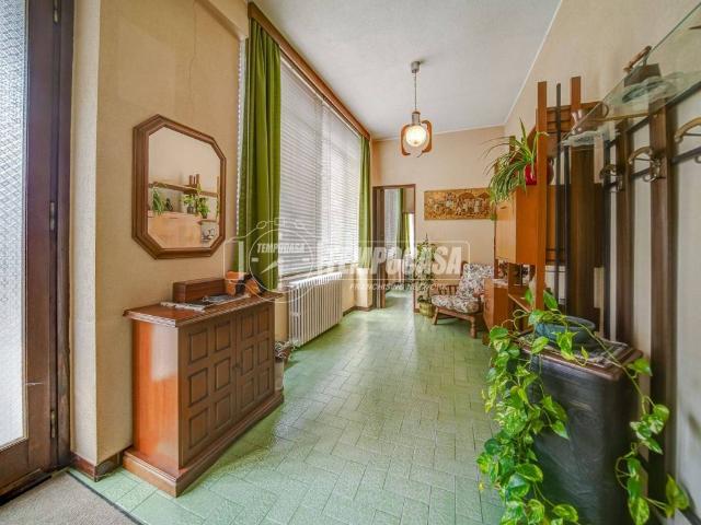 Casa indipendente in vendita a Biandronno VA