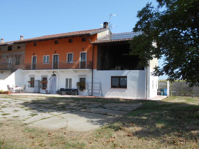 CASA INDIPENDENTE in VENDITA a BIANZE' di 5 vani