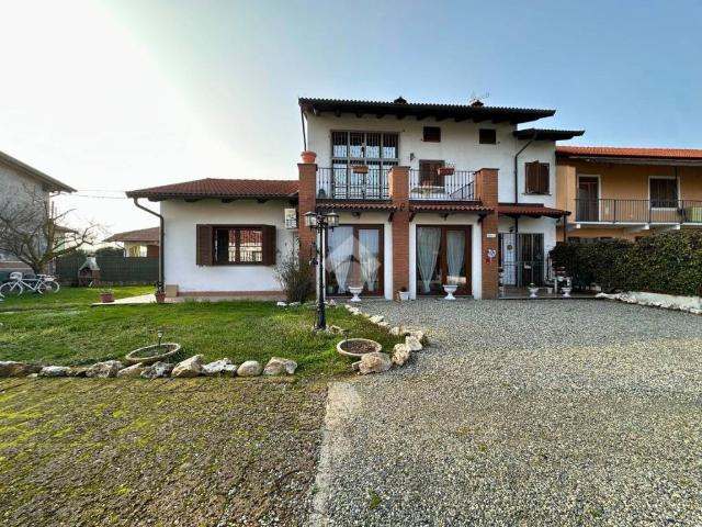 Casa indipendente in vendita a Bianzè VC