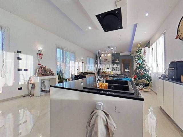 Casa indipendente in vendita a Biassono MB
