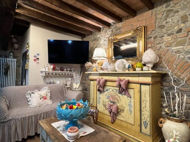 Casa indipendente in vendita a Bibbiano RE