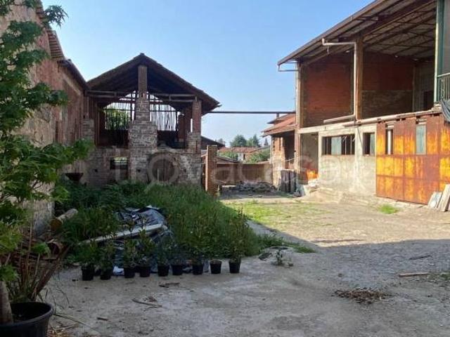 Casa indipendente in vendita a Biella via della Vittoria, Chiavazza