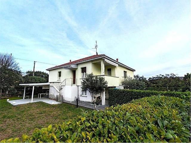 Villa in vendita a Binago CO