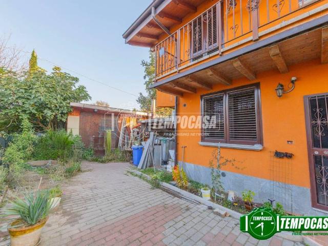 Casa indipendente in vendita a Binasco MI