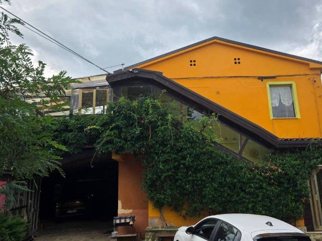 Casa indipendente in vendita a Bisenti TE